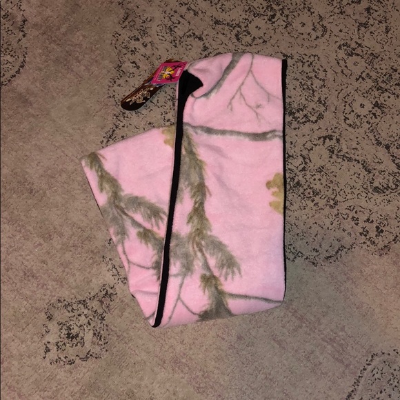 Realtree Accessories - New with tags real tree scarf